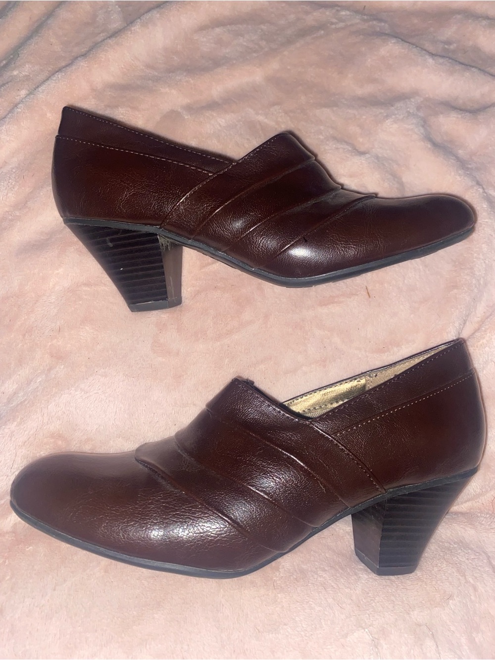 LifeStride Gamlit Pleated Heeled Booties / Slip-On Pump. 7.5M - Picture 2 of 4